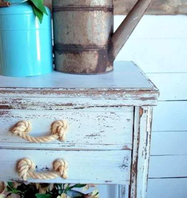 Laci Meja dengan Pegangan Tali Kapal